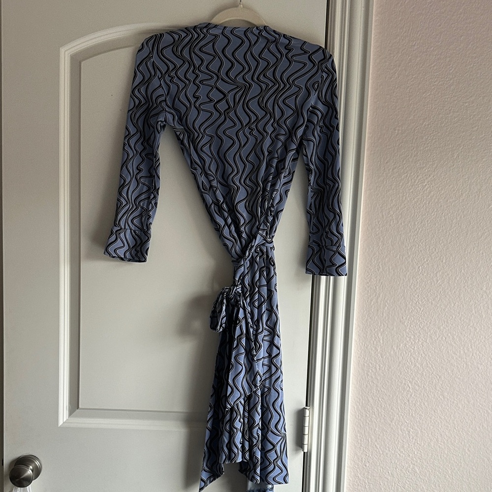 Diane Von Furstenberg Wavy Patterned Wrap Dress - Picture 3 of 6
